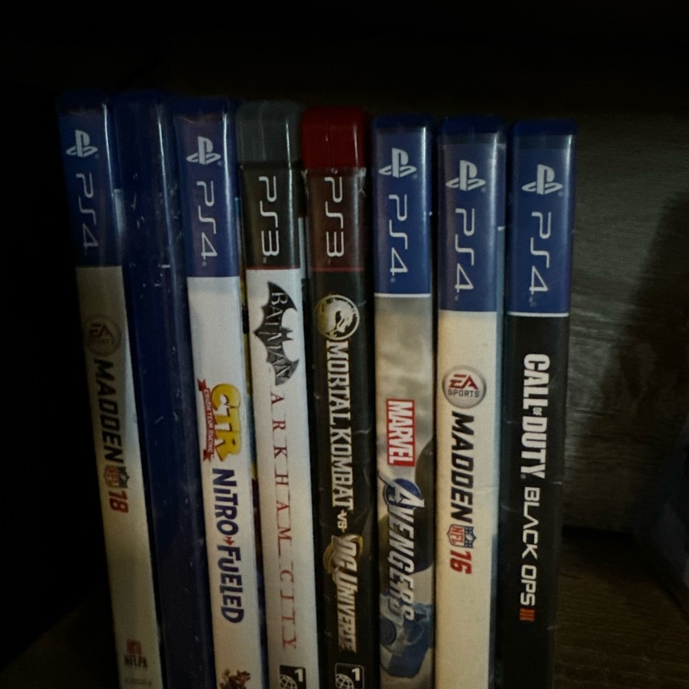 PS4 with controllers - Picture 3 of 3